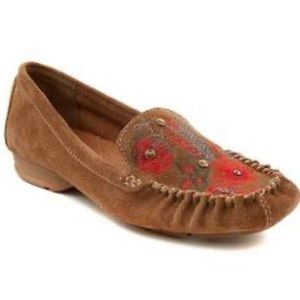 NWOT Baretraps Otella Brown Suede Leather Floral Embroidered Loafers